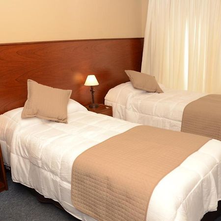 Hotel Leoncia Колония-дель-Сакраменто Экстерьер фото