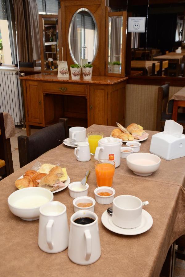 Hotel Leoncia Колония-дель-Сакраменто Экстерьер фото