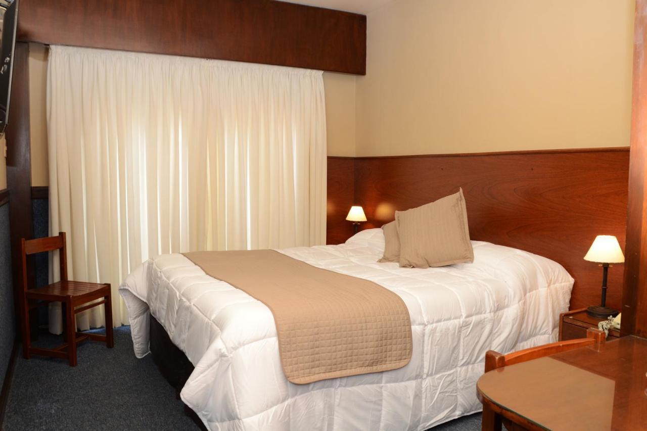 Hotel Leoncia Колония-дель-Сакраменто Экстерьер фото
